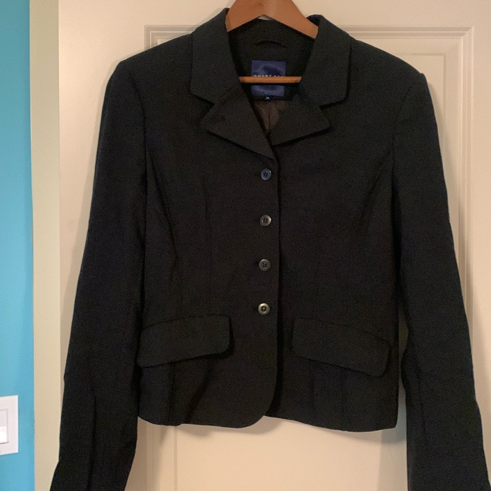 Jacket blazer, shorter style, light shoulder padded, black/grey.